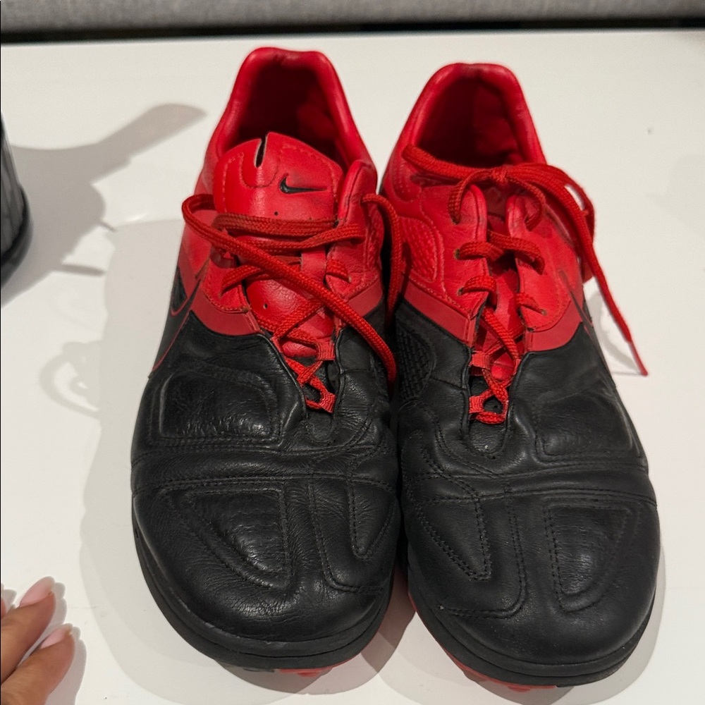 Nike Men's Athletic Shoes in Black and Red